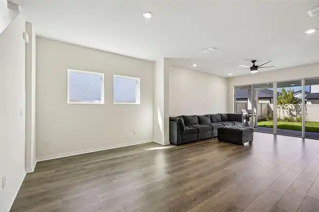 Listing Photo 10