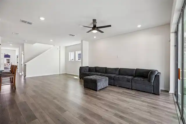 Listing Photo 12