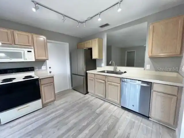 Listing Photo 6