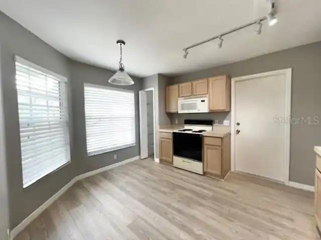 Listing Photo 8