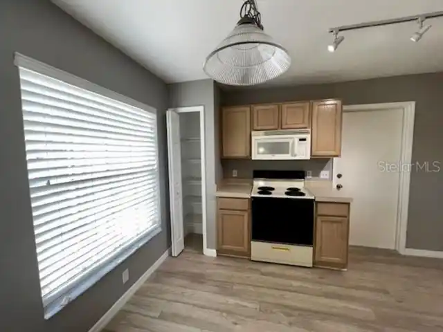Listing Photo 9