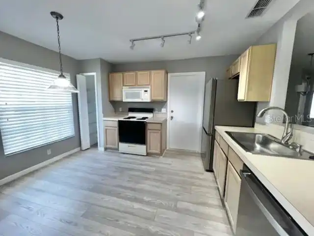 Listing Photo 12