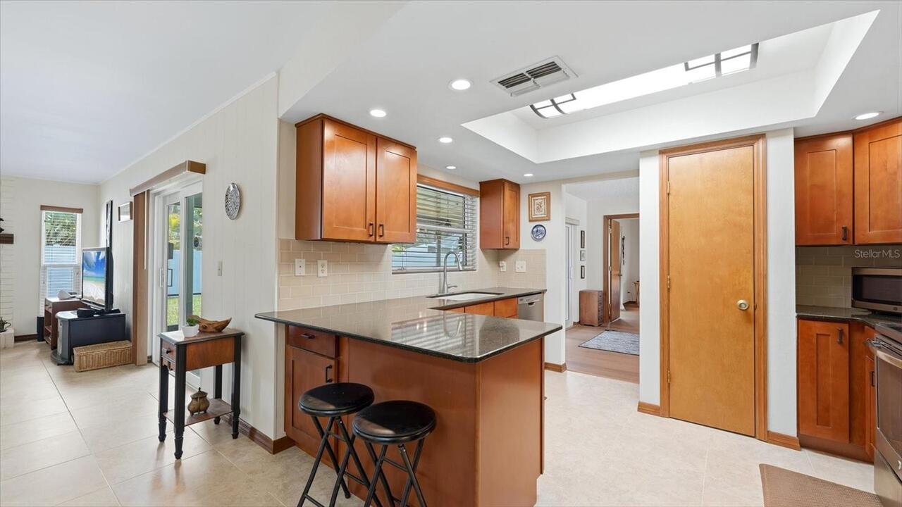 Listing Photo 11