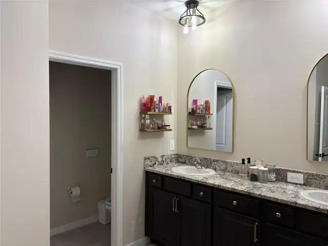 Listing Photo 10
