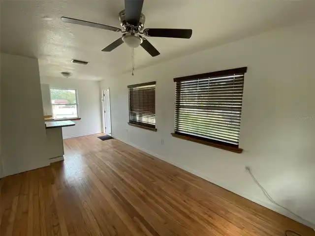 Listing Photo 11