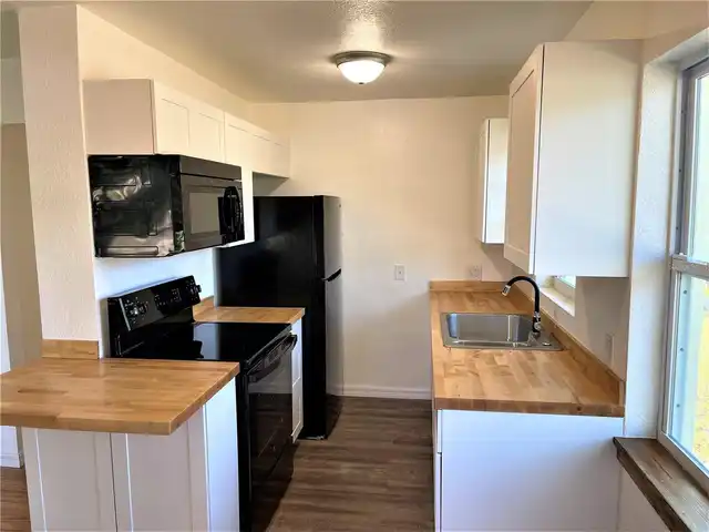 Listing Photo 12