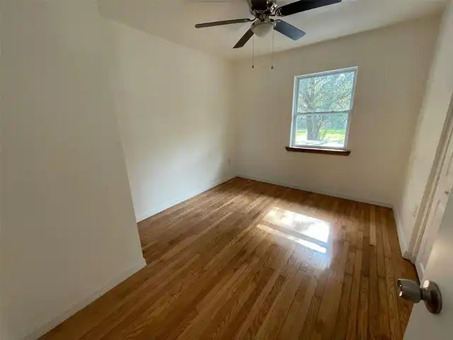 Listing Photo 16