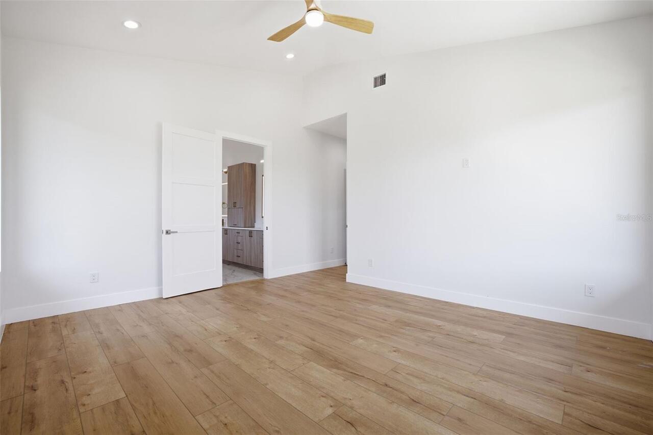 Listing Photo 33