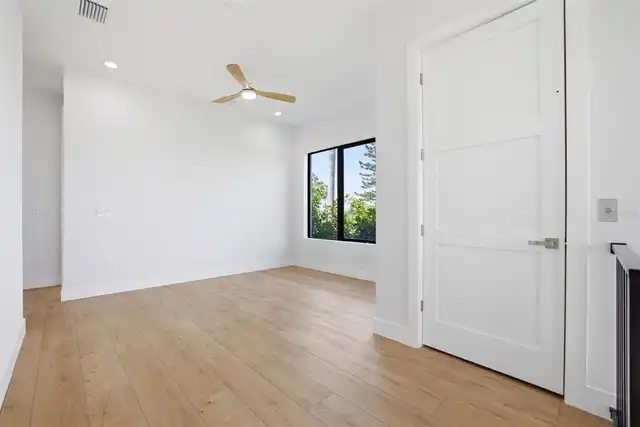 Listing Photo 32