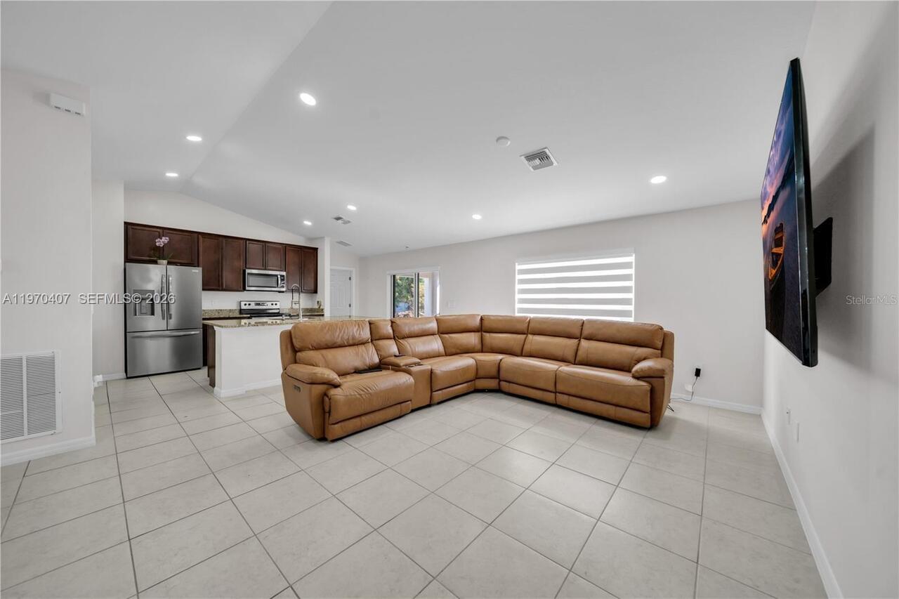 Listing Photo 10