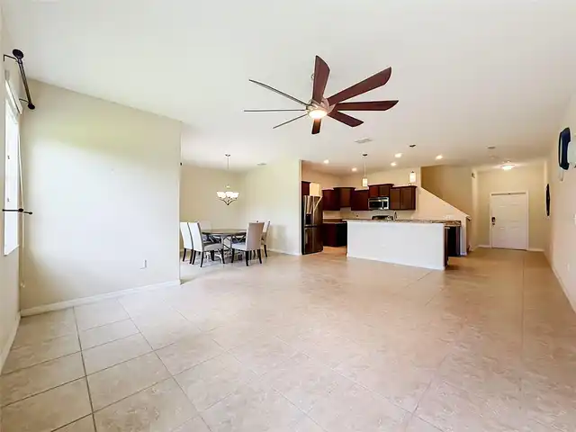 Listing Photo 12