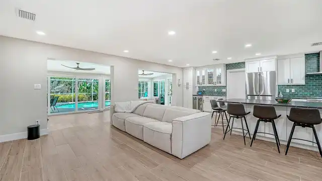 Listing Photo 12