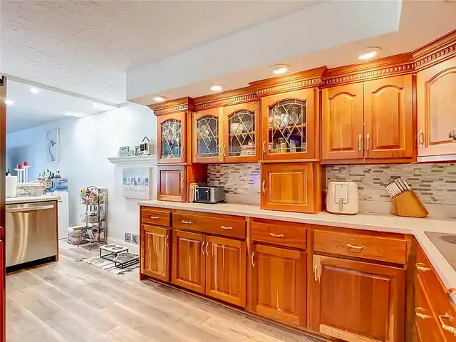 Listing Photo 11