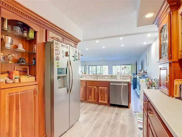 Listing Photo 12