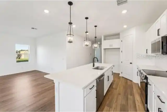 Listing Photo 12