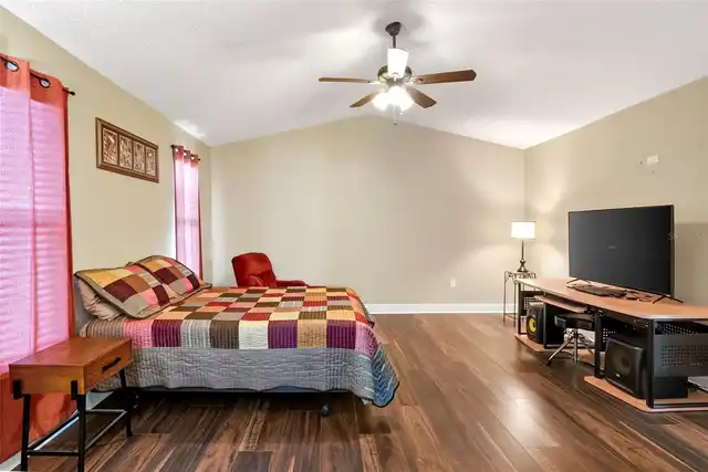 Listing Photo 17