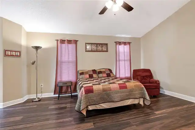 Listing Photo 18