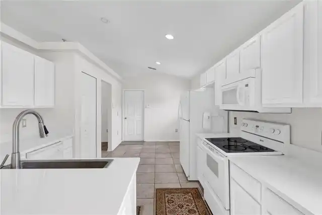 Listing Photo 9