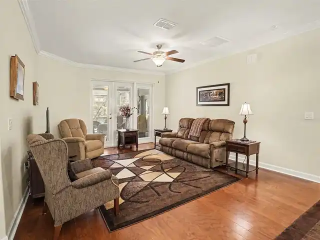 Listing Photo 7
