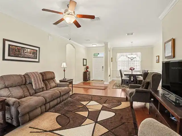 Listing Photo 8