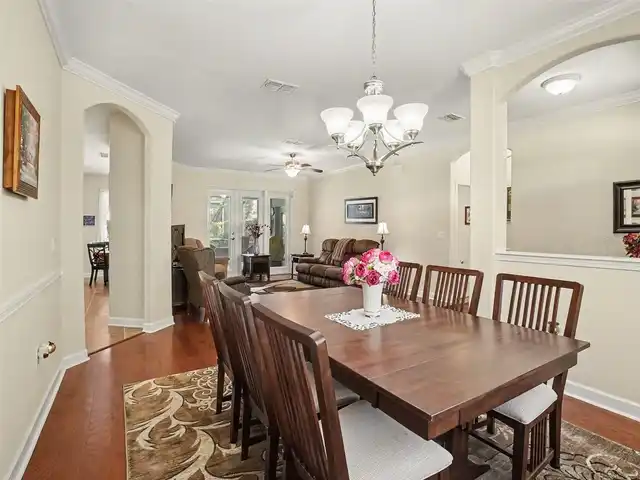 Listing Photo 11