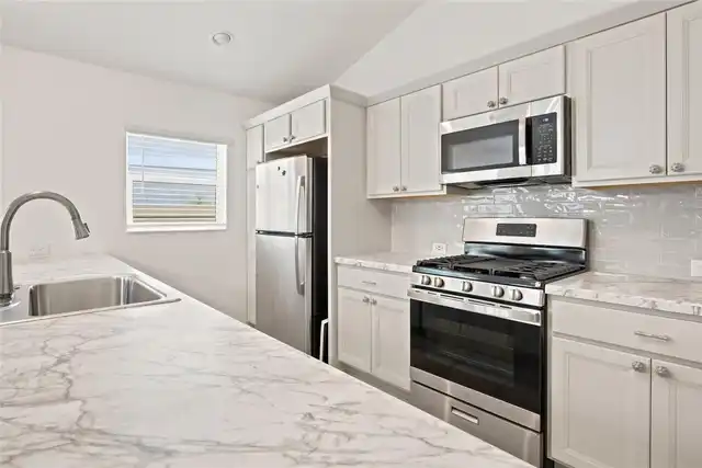 Listing Photo 14