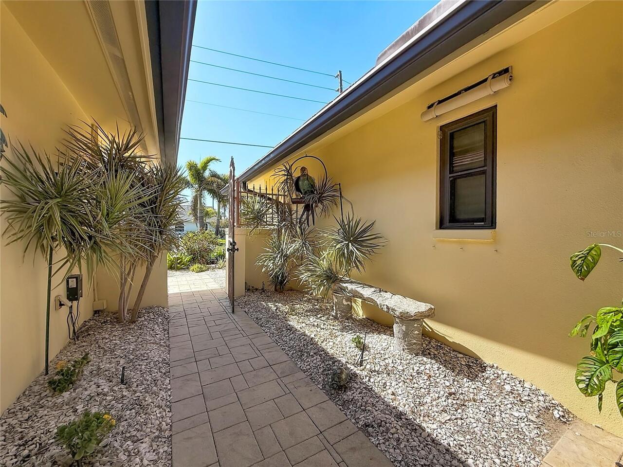 Listing Photo 11