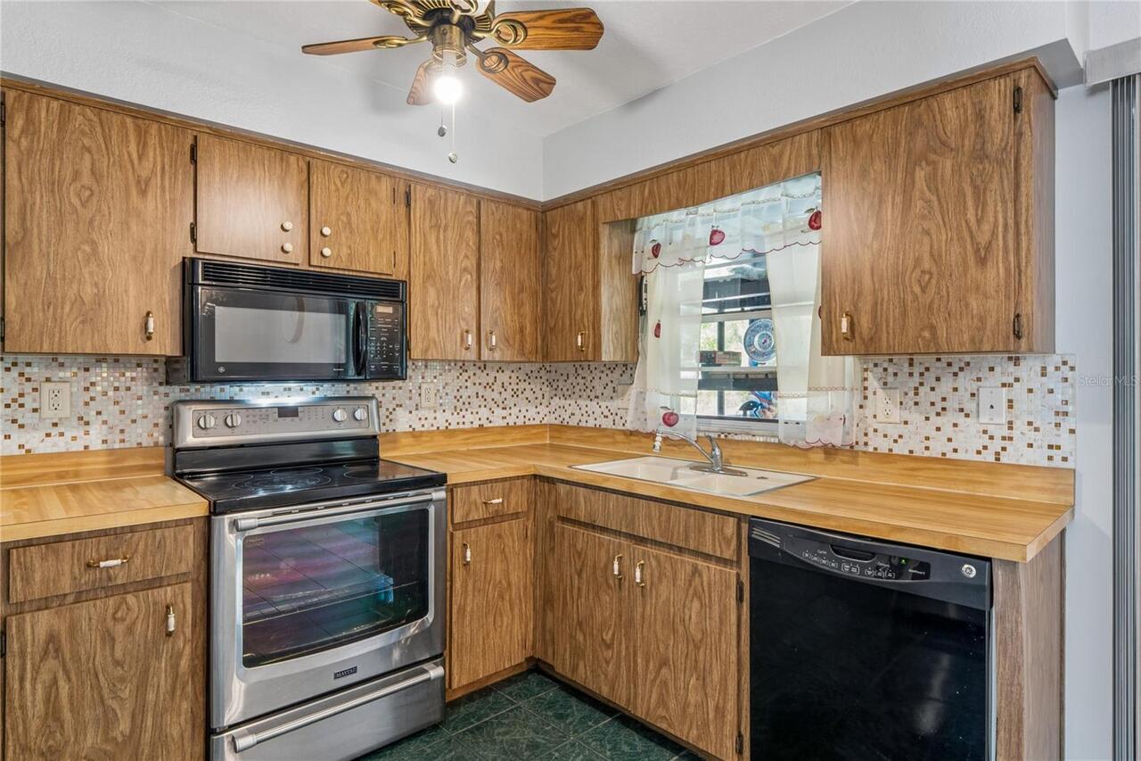 Listing Photo 11