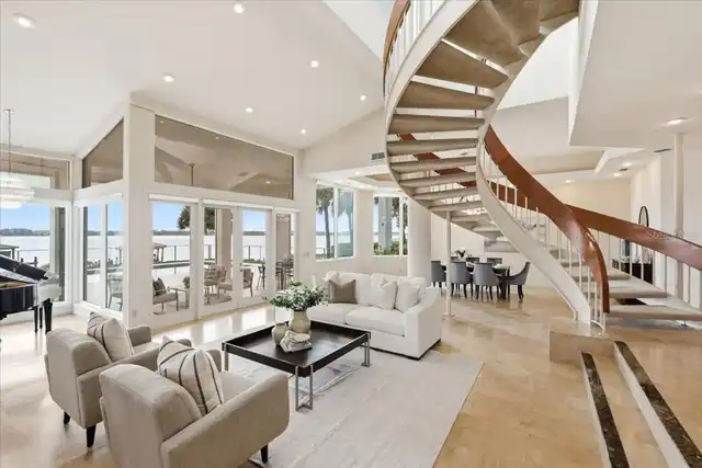 Listing Photo 10
