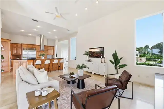 Listing Photo 17
