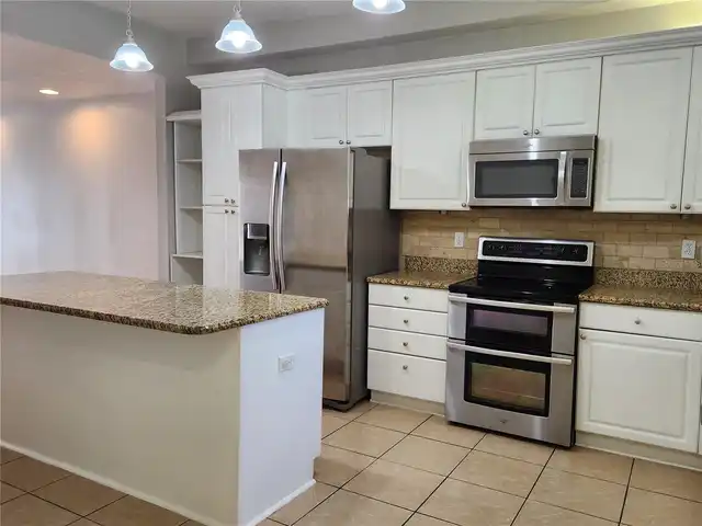 Listing Photo 12