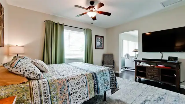 Listing Photo 11