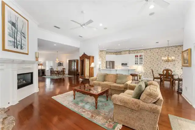 Listing Photo 10