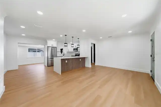 Listing Photo 12