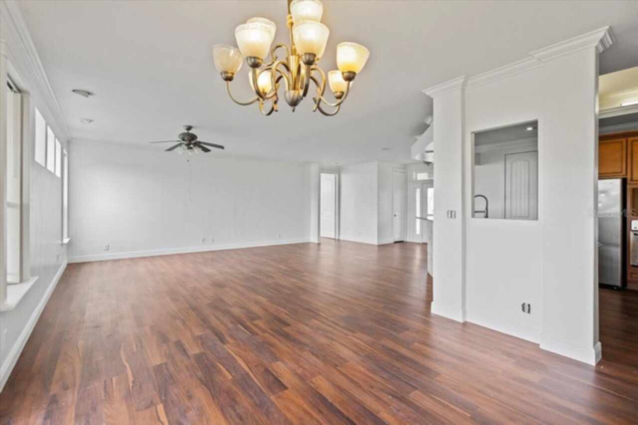 Listing Photo 10