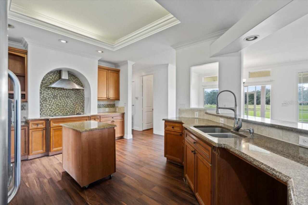 Listing Photo 12
