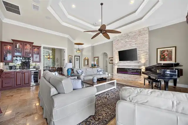 Listing Photo 10