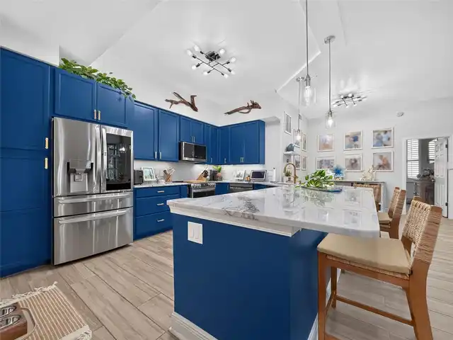 Listing Photo 10