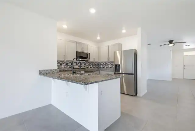 Listing Photo 12