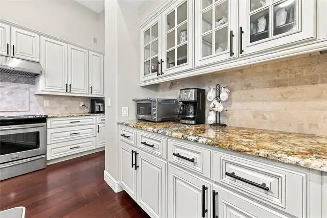 Listing Photo 11