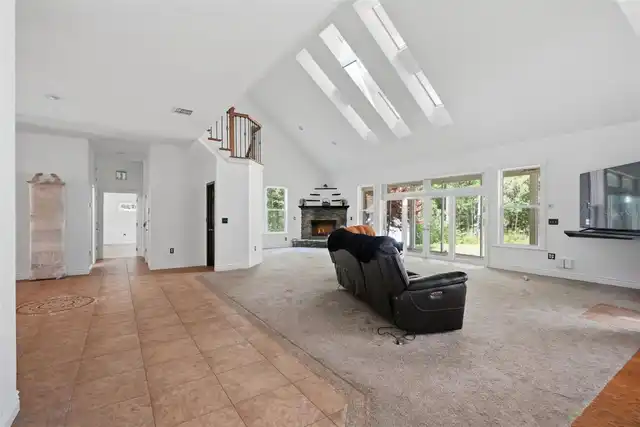 Listing Photo 8