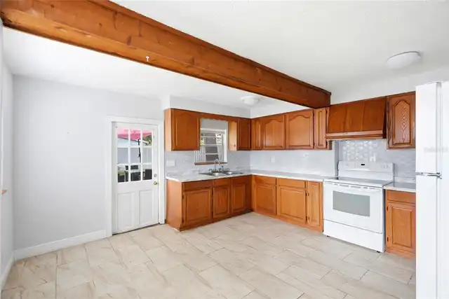 Listing Photo 8