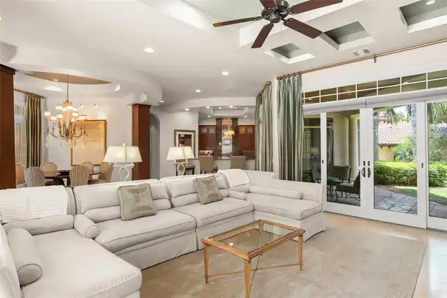 Listing Photo 11