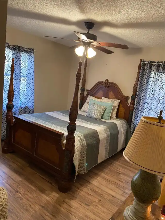Listing Photo 12