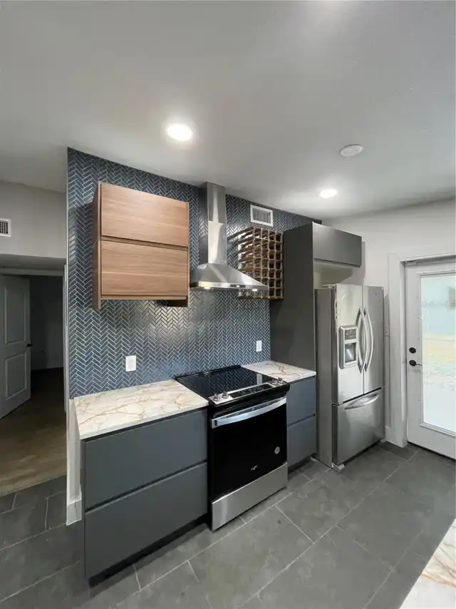 Listing Photo 9