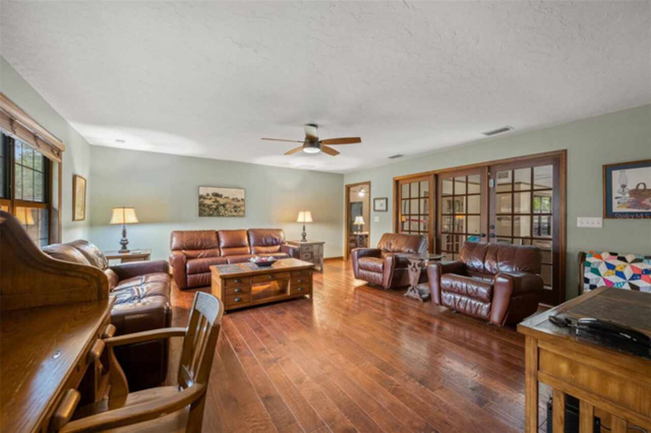 Listing Photo 10