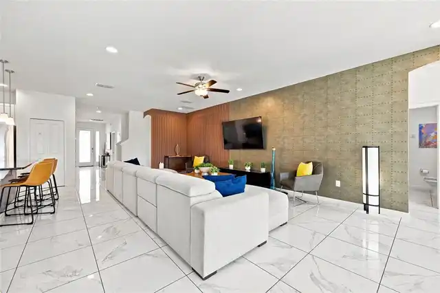 Listing Photo 10