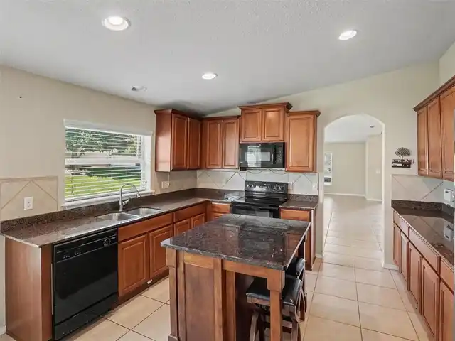 Listing Photo 8
