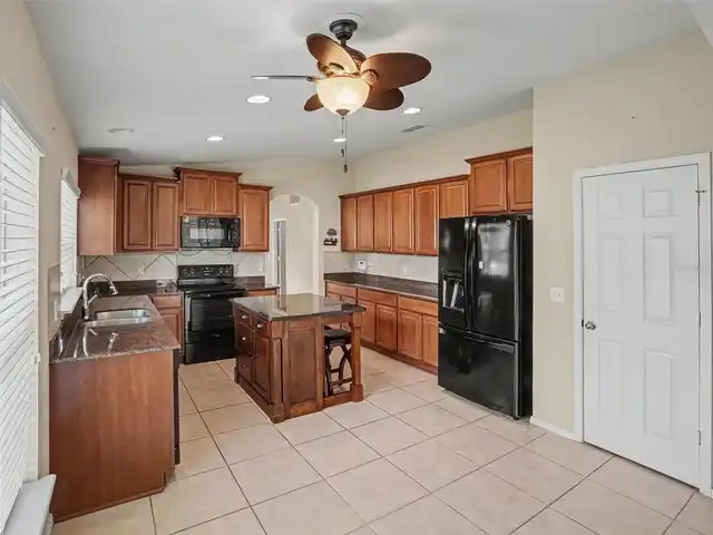 Listing Photo 10