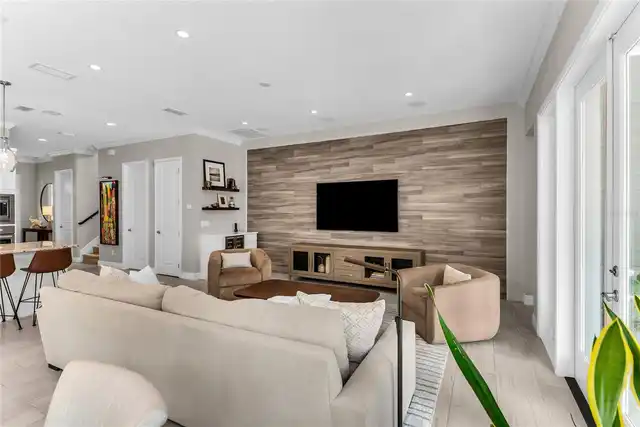 Listing Photo 17